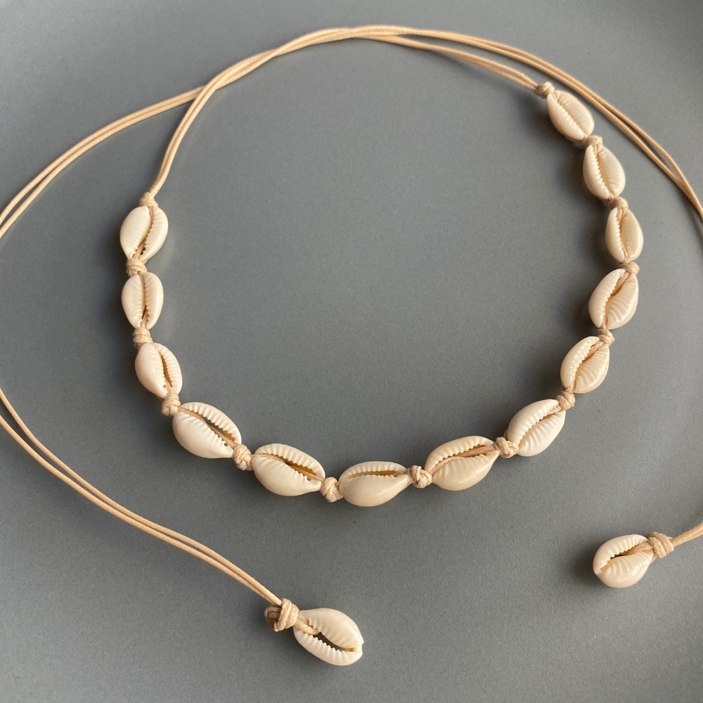 NEW Natural Cowrie Shell Necklace (beige rope)